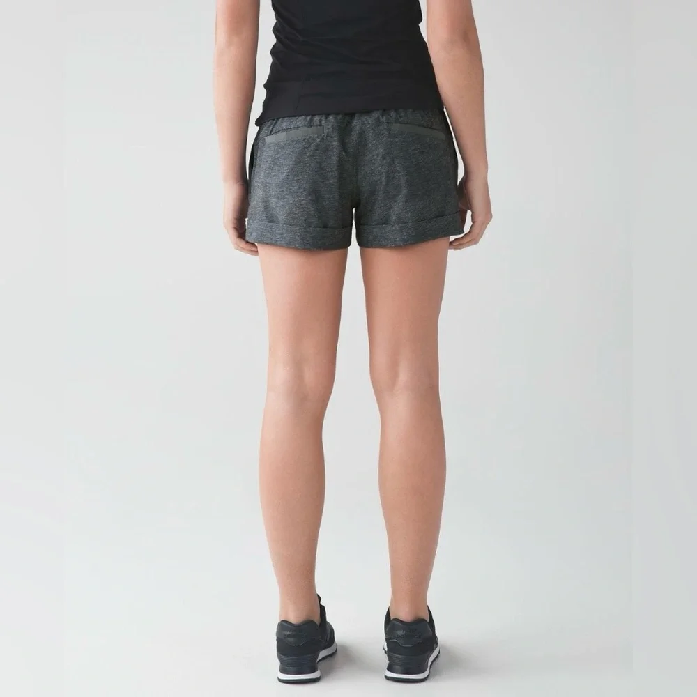 LULULEMON | Spring Break‎ Away Short II - Heathered Texture Printed Grey - Sz 6